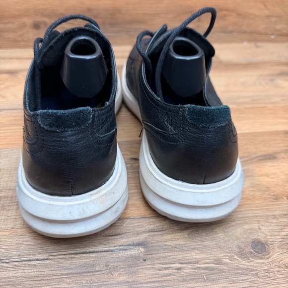 Cole Haan men size 9 Black Leather Oxfords with White Sole main image 3